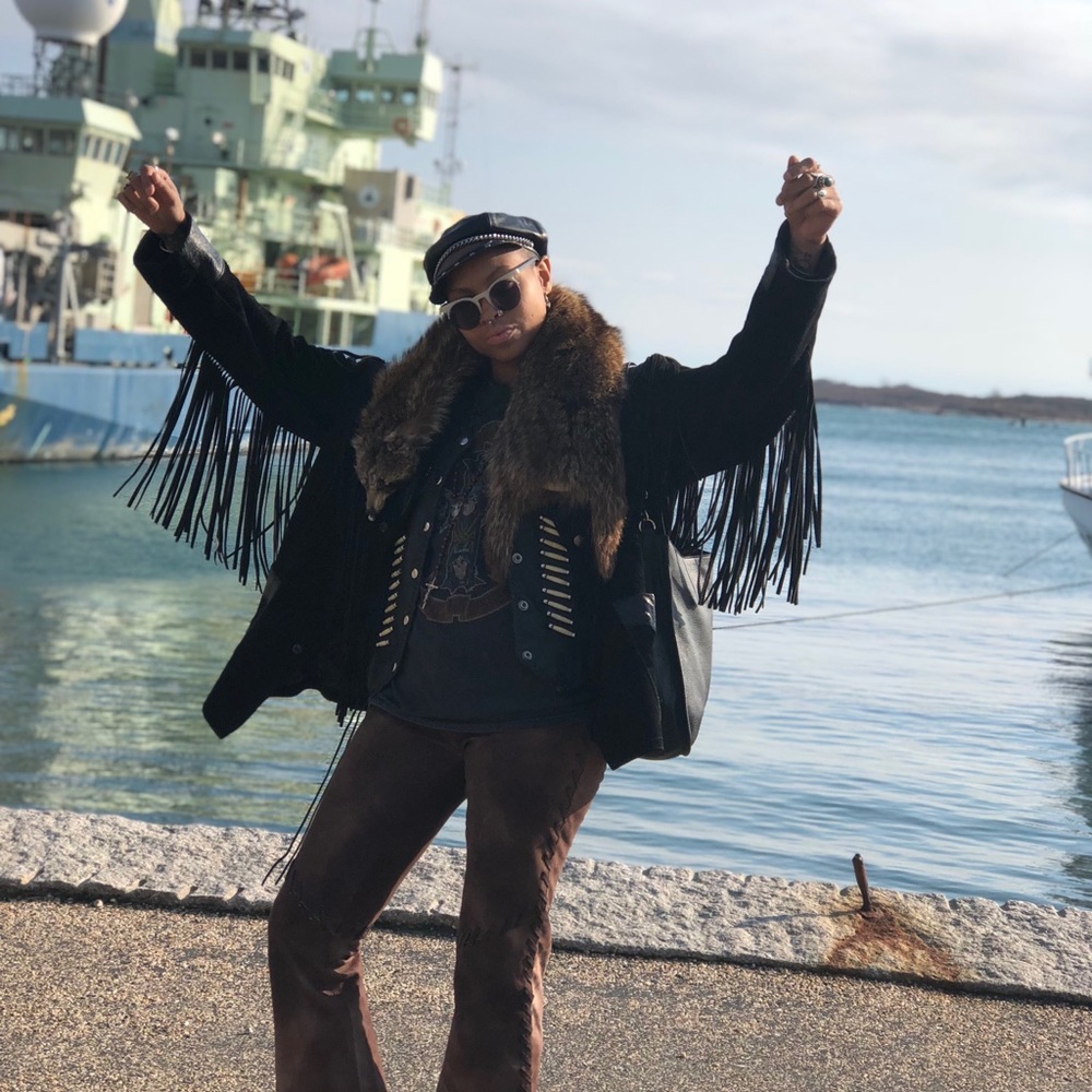 Meet your Posher, Avaloi